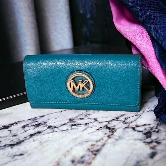 FINAL PRICE 💚EUC AUTHENTIC Michael Kors Pebbled Leather Bifold Wallet in Teal - Picture 2 of 9
